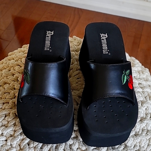 Brand New Demonia Funn Sandals - Picture 4 of 7